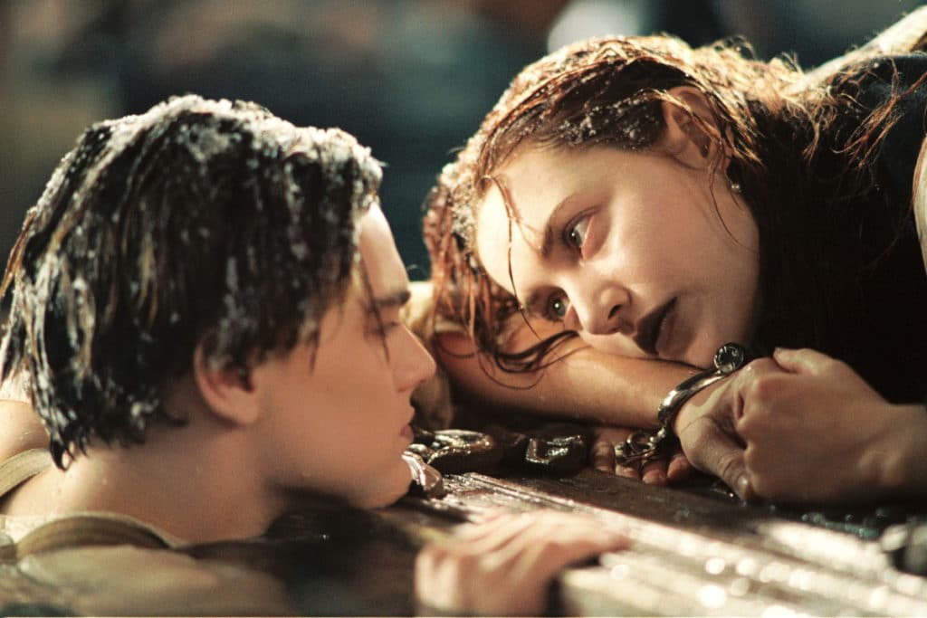 La millonaria cifra por la que fue subastada la puerta que le salvó la vida a Kate Winslet en 'Titanic'